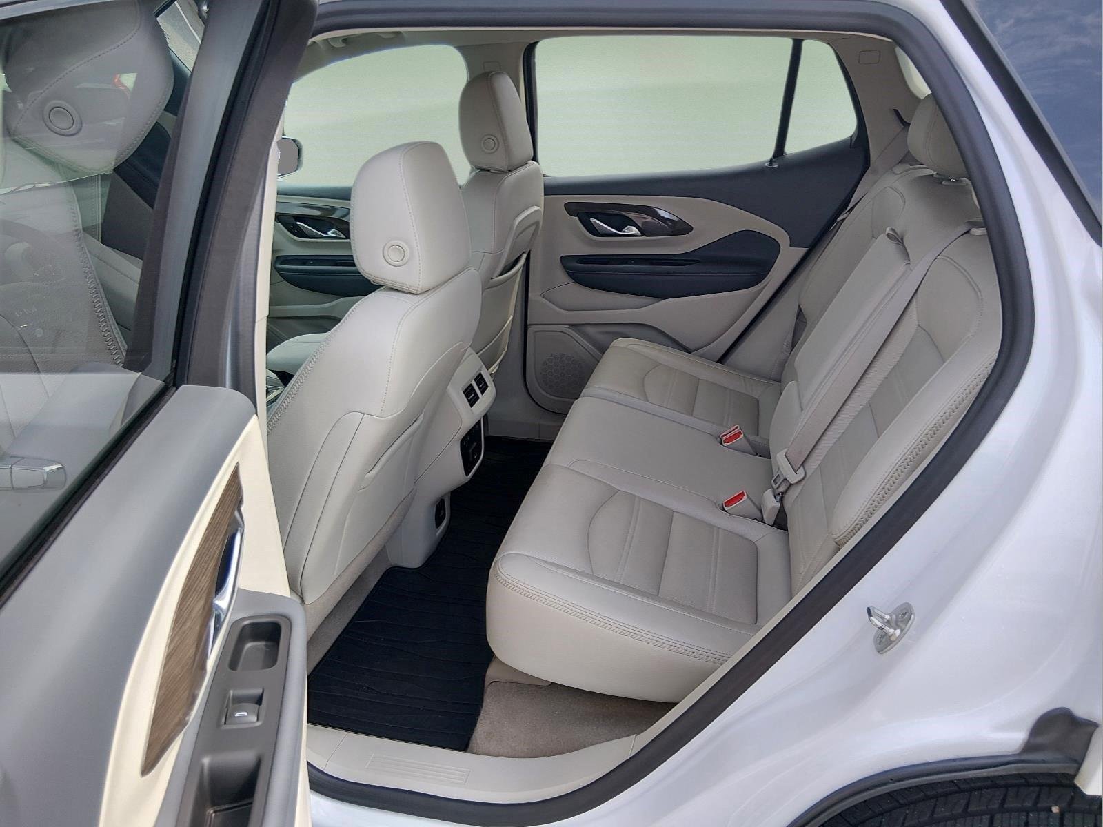 Used 2024 White Frost Tricoat GMC Denali image 19