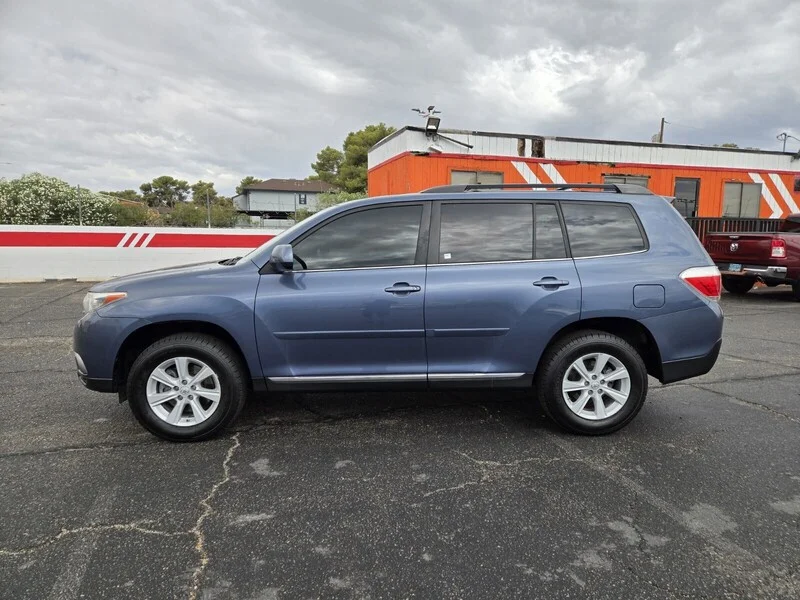 Used 2013 SHORELINE BLUE Toyota Plus image 2