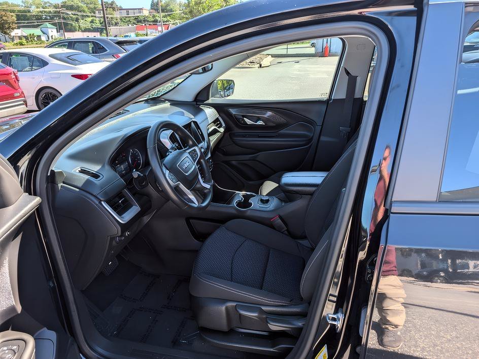 Used 2024 Ebony Twilight Metallic GMC SLE image 8