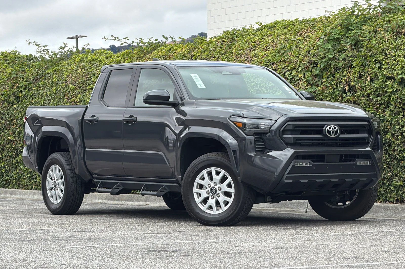 Used 2024  Toyota SR5 image 2