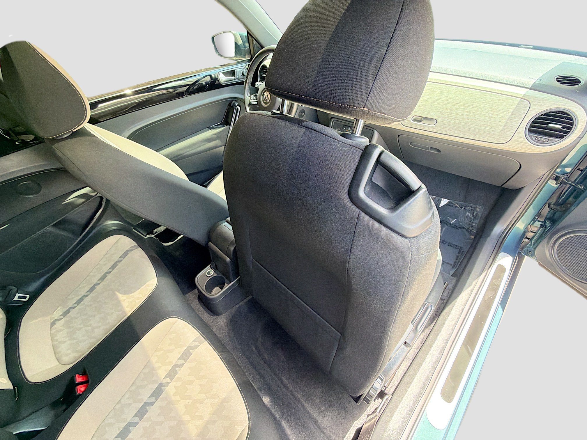 Used 2018 Teal Metallic Volkswagen Coast image 27