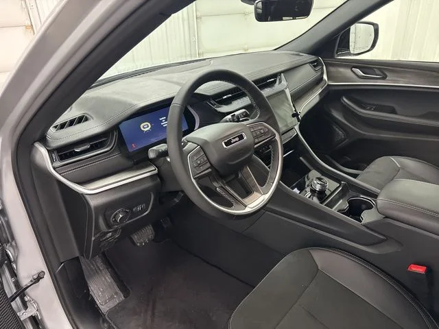 New 2026 Silver Zynith Exterior Paint Jeep Altitude image 12
