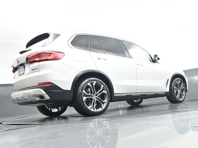 Used 2023 White BMW sDrive40i image 39