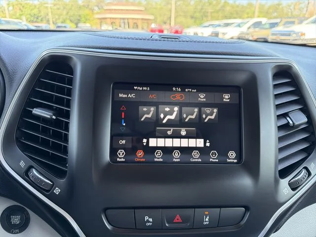 Used 2021 Beige Jeep Latitude Plus image 23