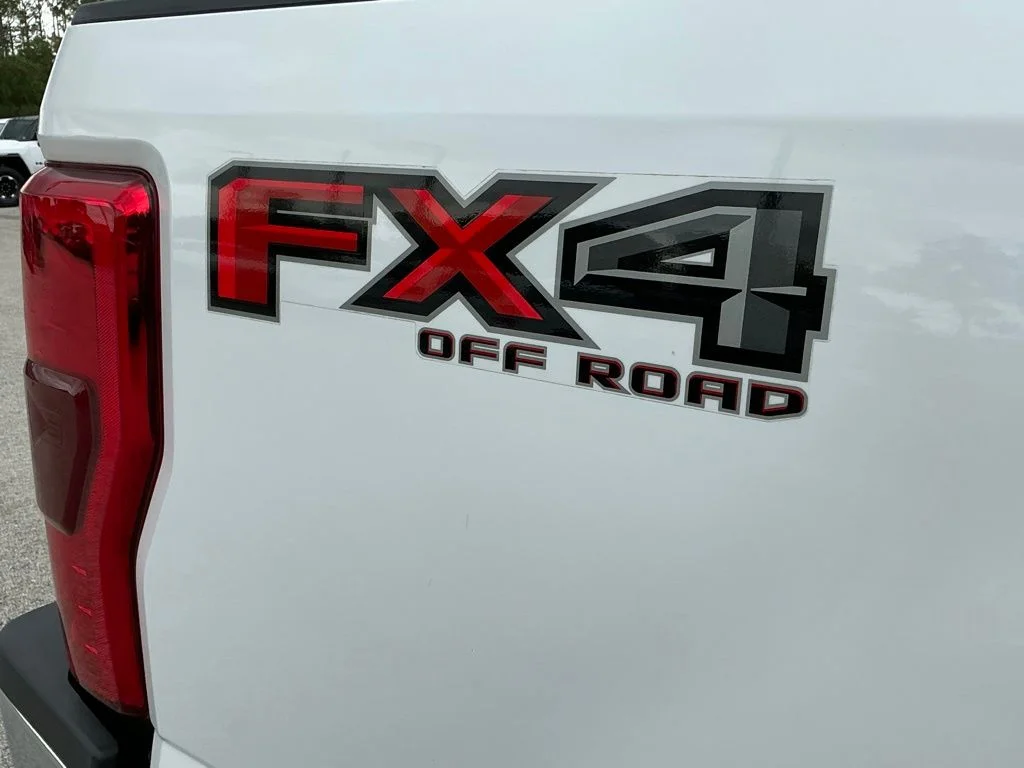 Used 2019 White Ford Lariat image 32