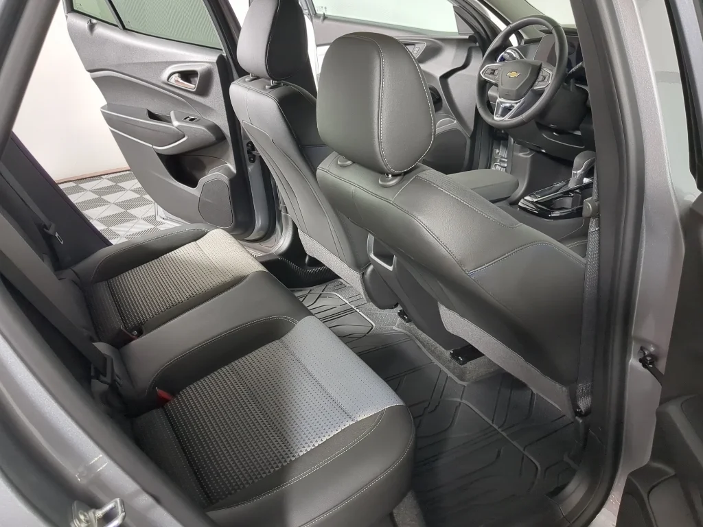 2025 Chevrolet Trax LT - Photo 19