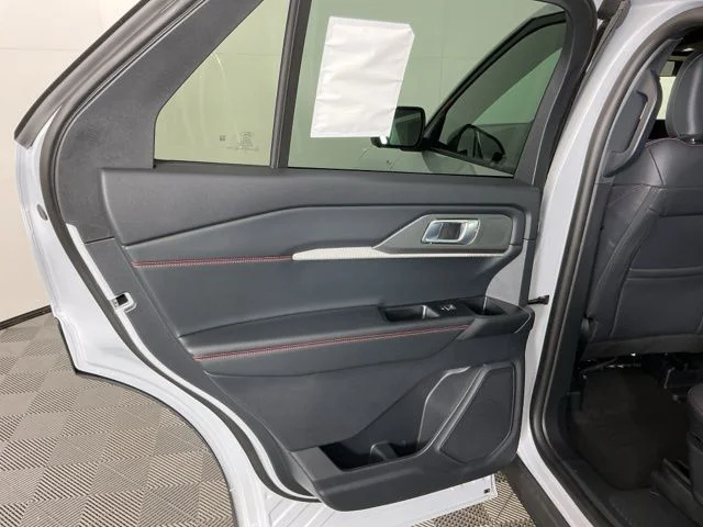 New 2026 Space White Metallic Ford ST-Line image 28