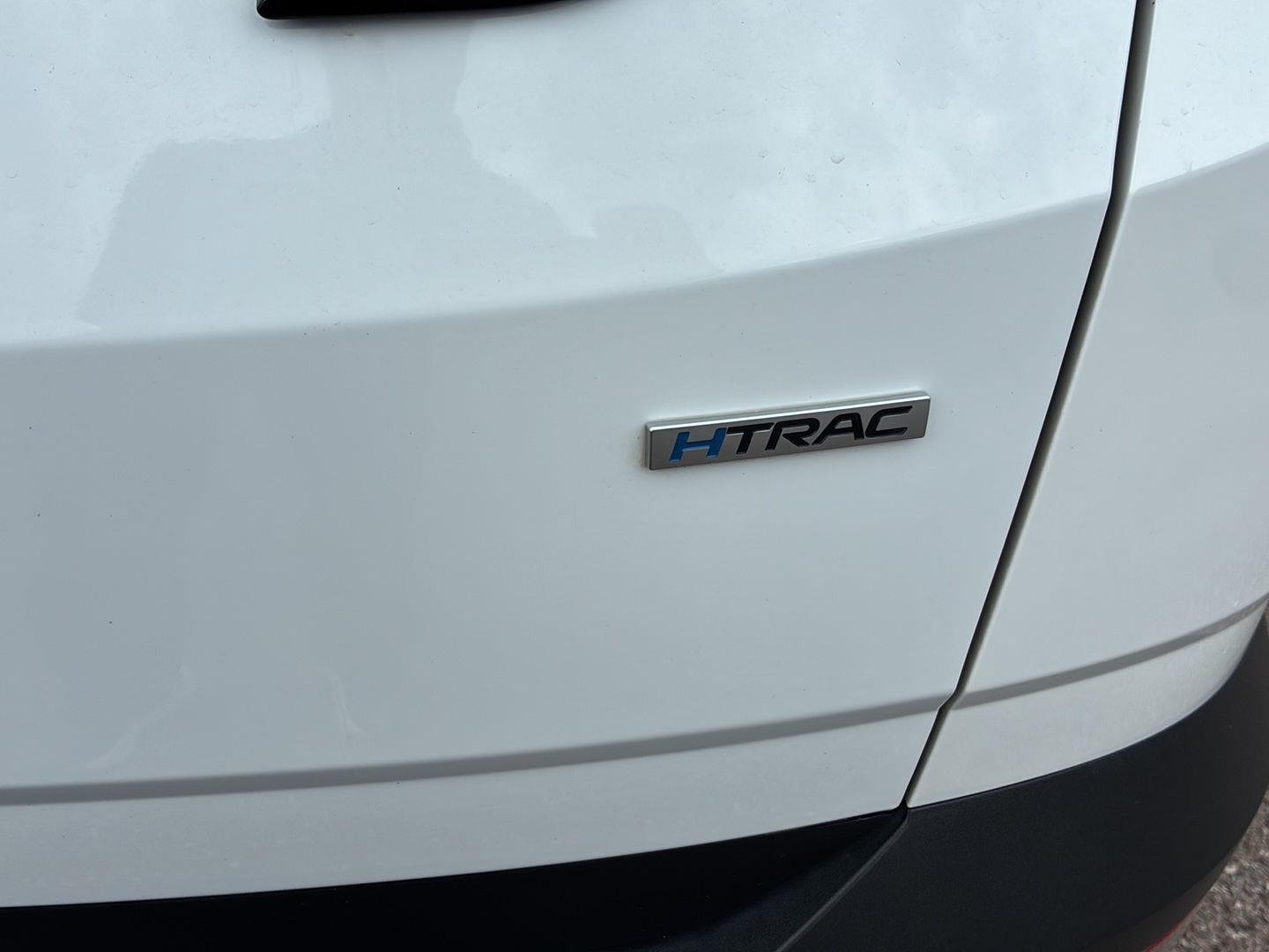 Used 2024 White Pearl Hyundai SE image 8