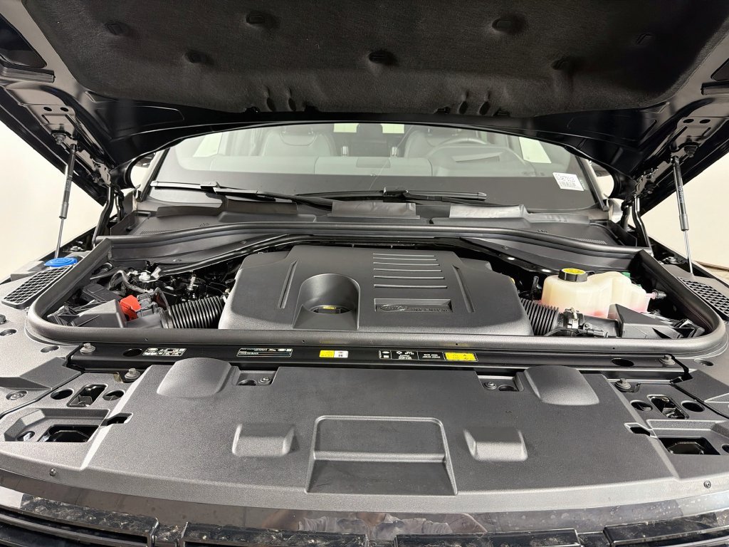 New 2027 Santorini Black Land Rover Dynamic SE P400 image 32