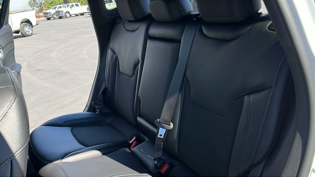 New 2026 Bright White Clearcoat Jeep Latitude Altitude image 18