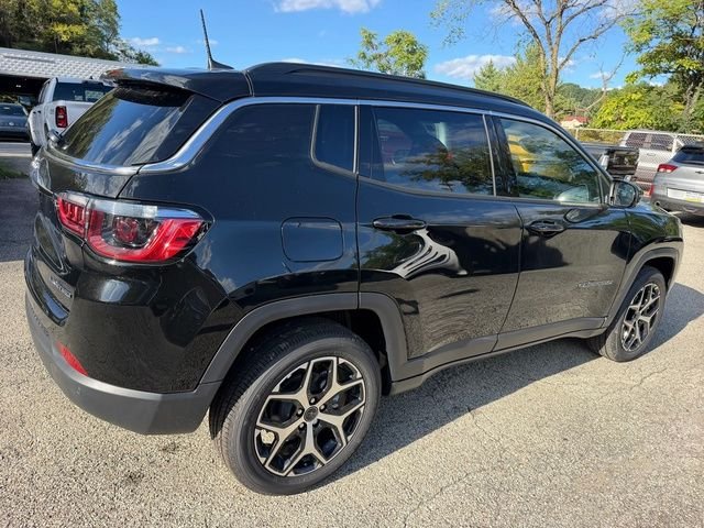 New 2026 Diamond Black Crystal Pearl-Coat Exterior Paint Jeep Limited image 7