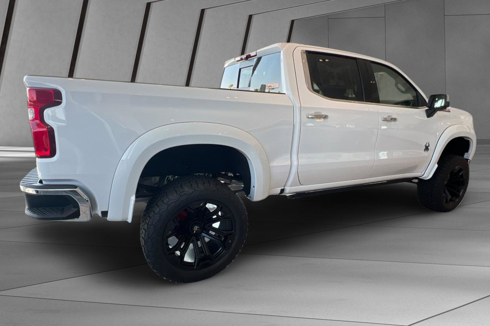 2025 Chevrolet Silverado 1500 LTZ photo 3