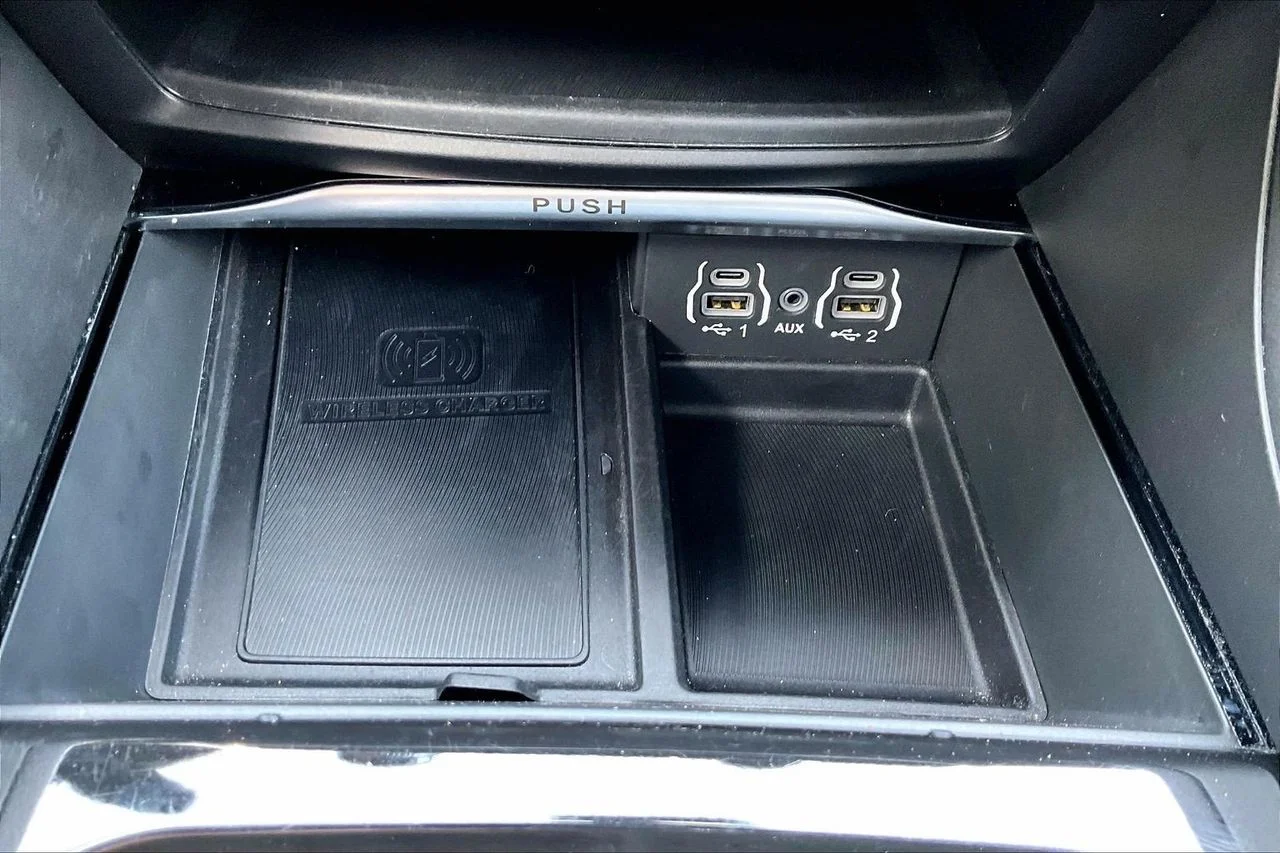 Used 2023 Gray Chrysler Limited image 18