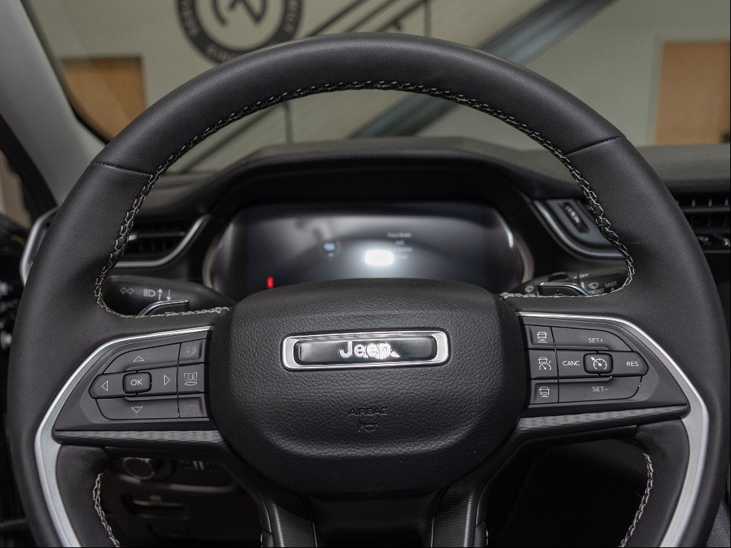 2023 Jeep Grand Cherokee Laredo - Photo 11
