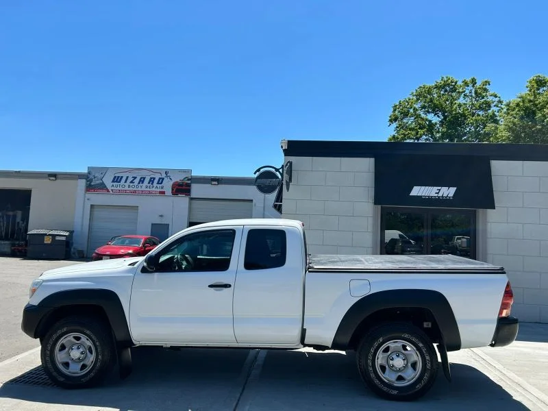 Used 2015 White Toyota Pickup 4D 6 ft image 6