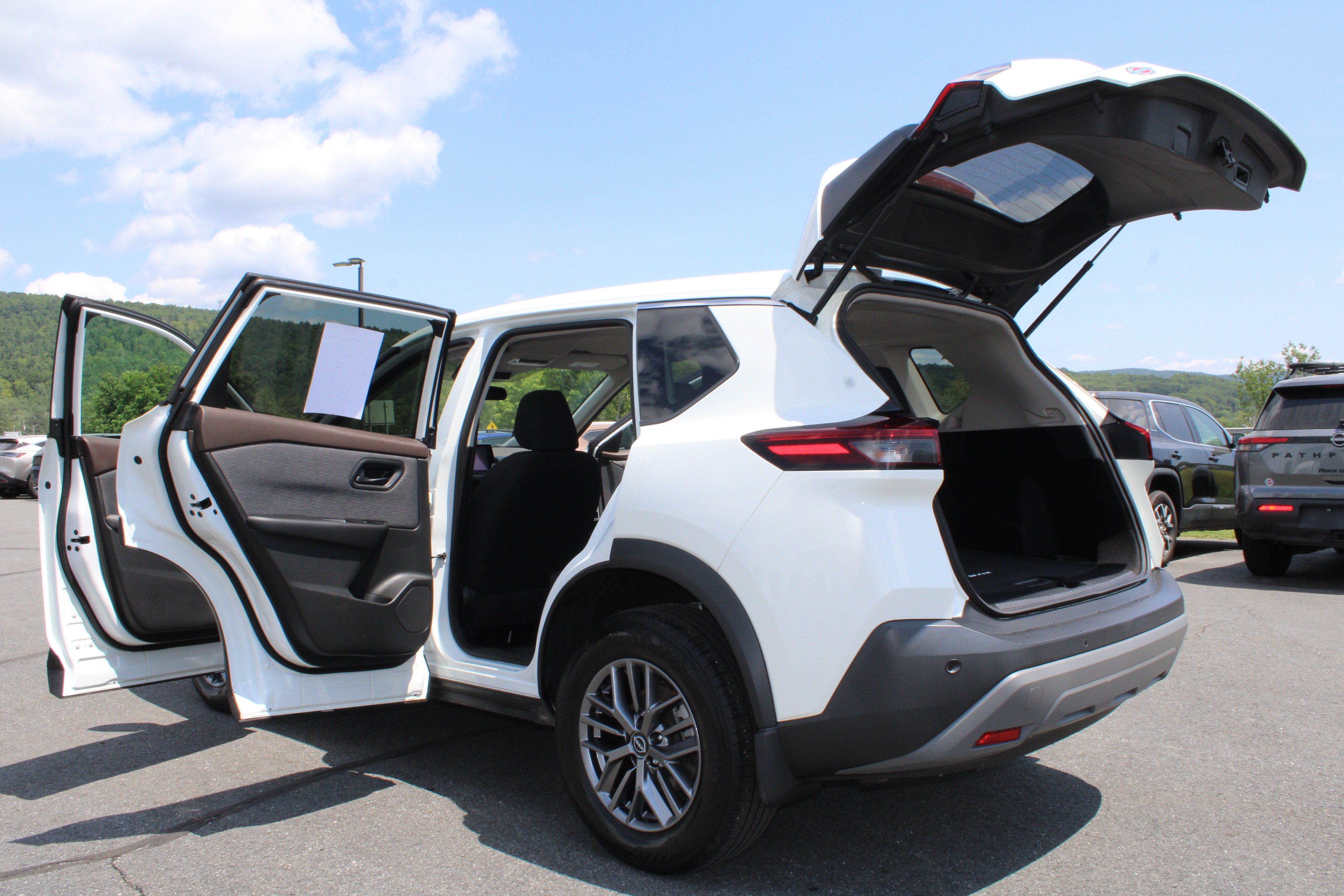Used 2023 Glacier White Nissan S image 16