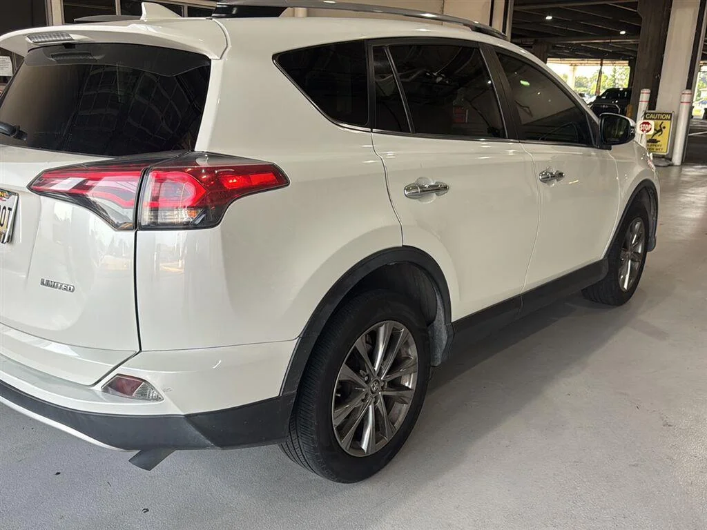 Used 2018 Blizzard Pearl Toyota Limited image 3