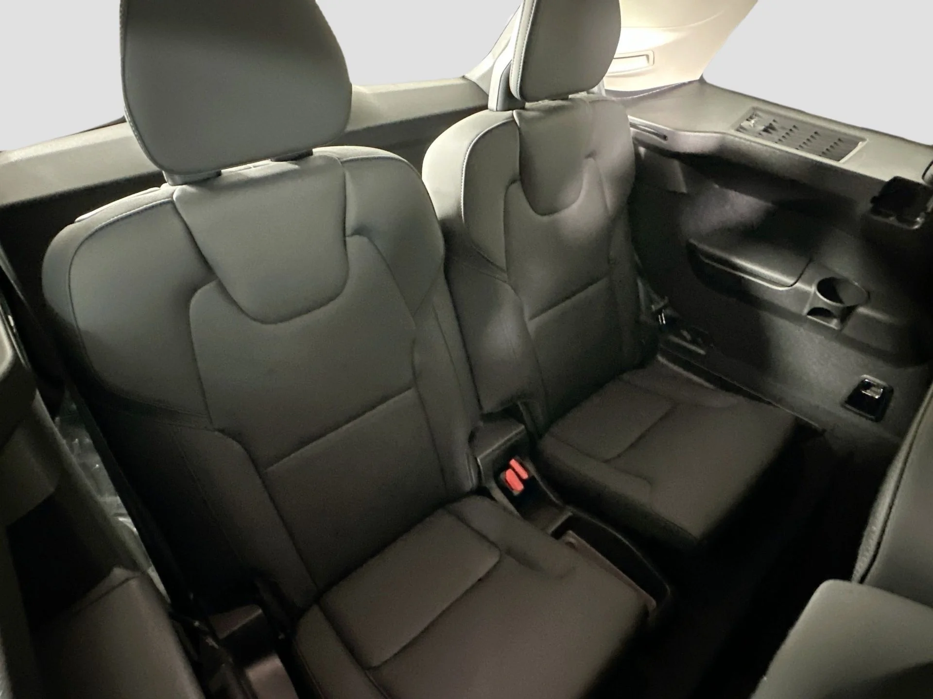New 2026 Crystal White Volvo Plus image 28
