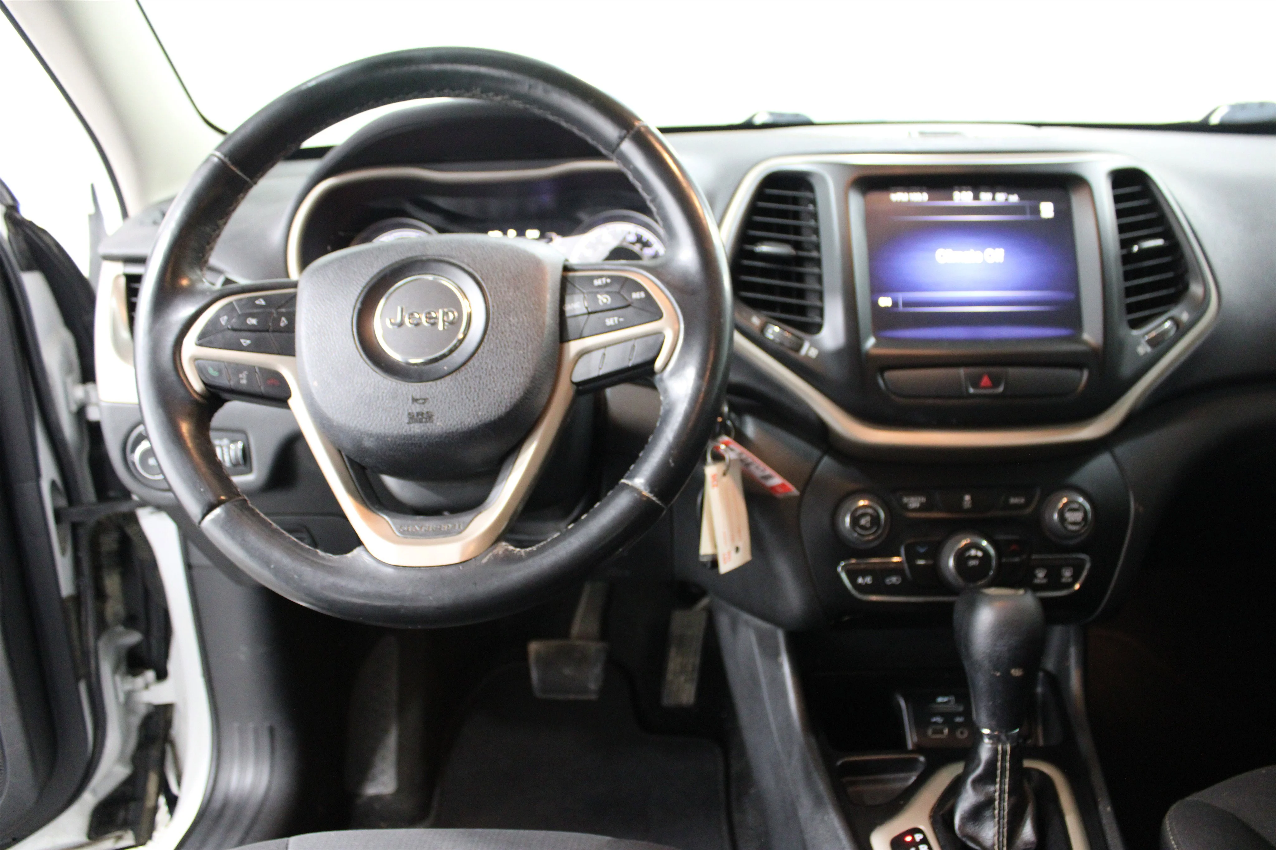 Used 2015 Jeep Cherokee Latitude with VIN 1C4PJLCB1FW791302 for sale in Wichita, KS