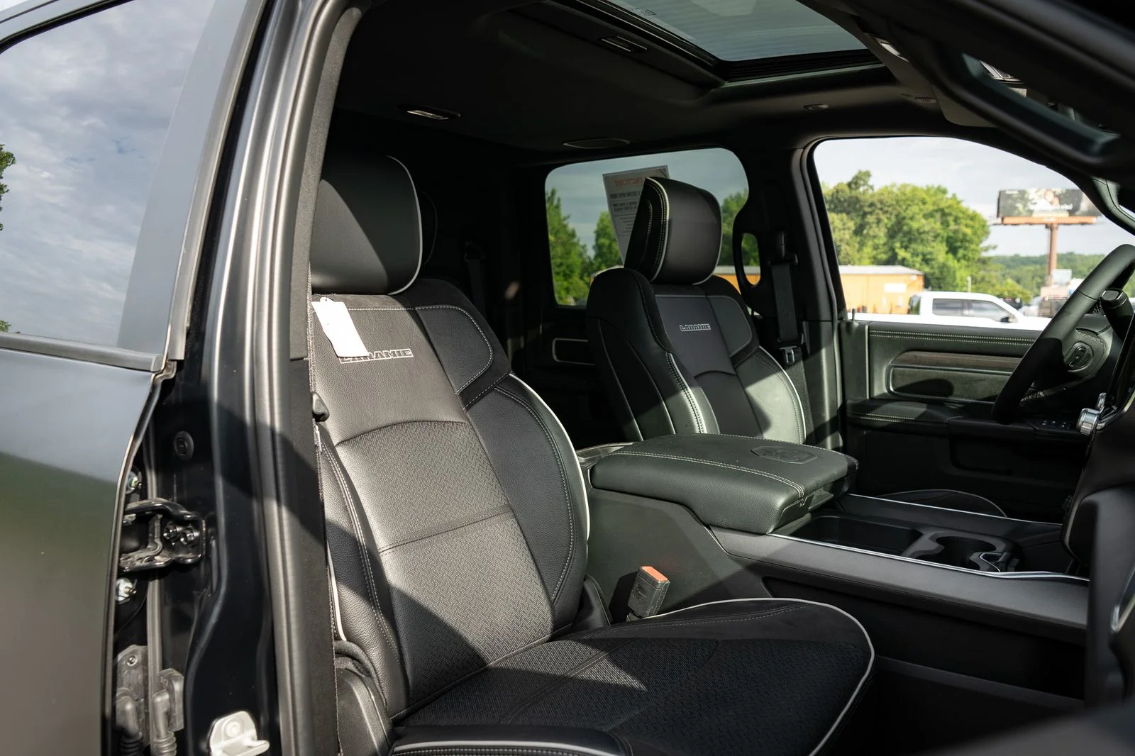 New 2026 Diamond Black Crystal Pearl-Coat Exterior Paint RAM Laramie with Black Widow Package image 39