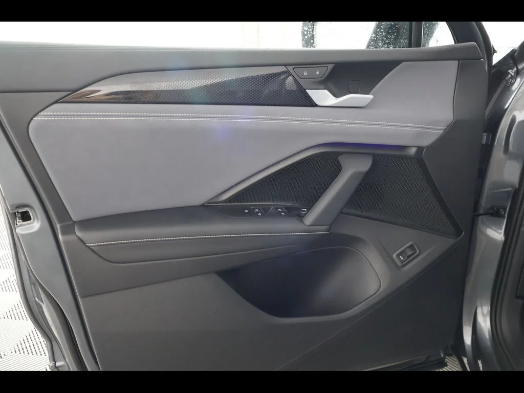 2026 Volkswagen Tiguan SE - Photo 28