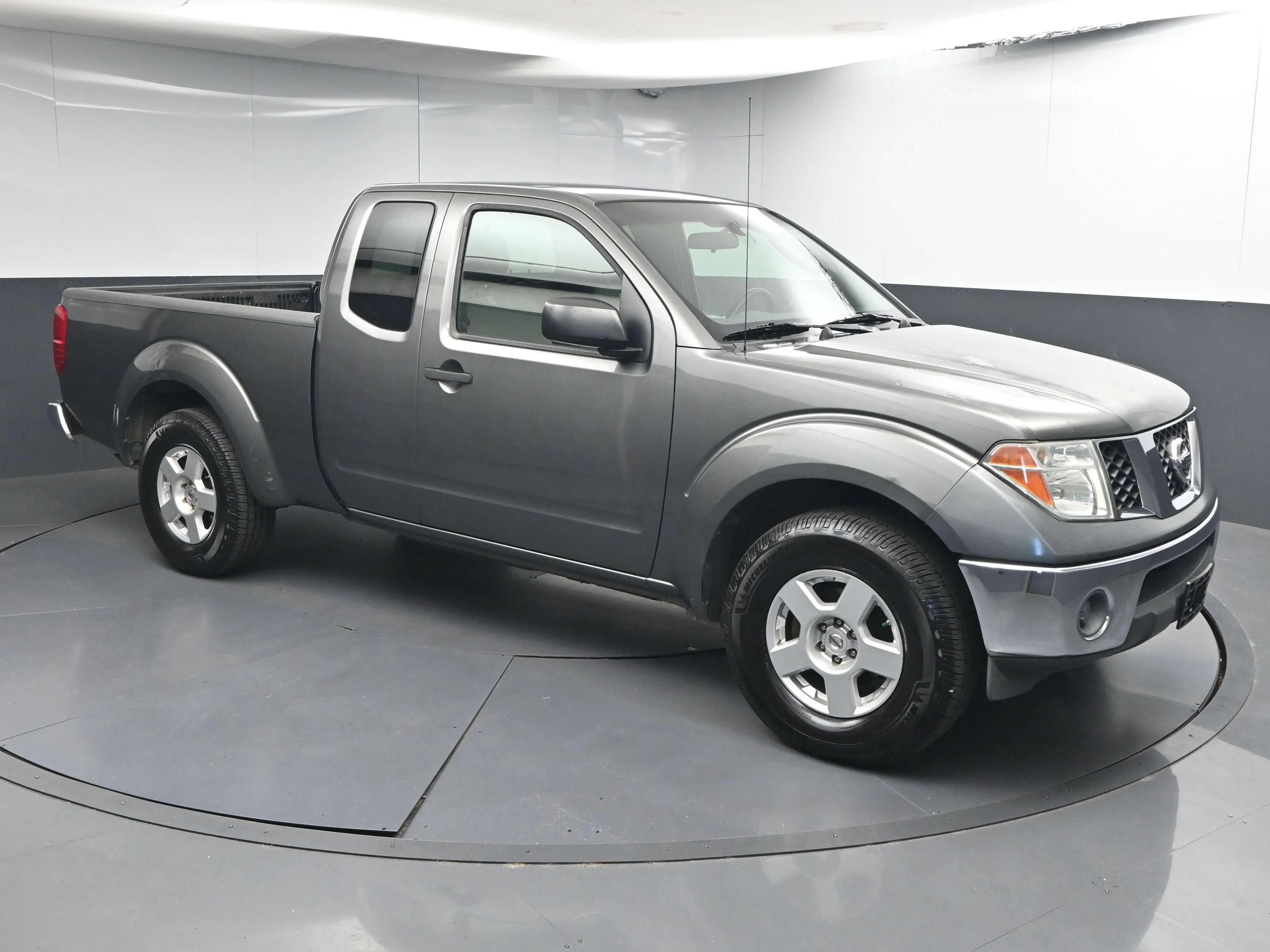 Used 2007 Storm Gray Nissan SE image 1