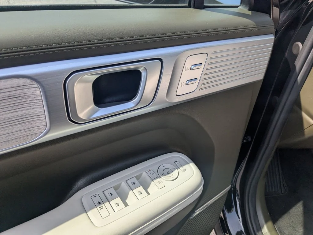 Used 2024 Phantom Black Hyundai Calligraphy image 12