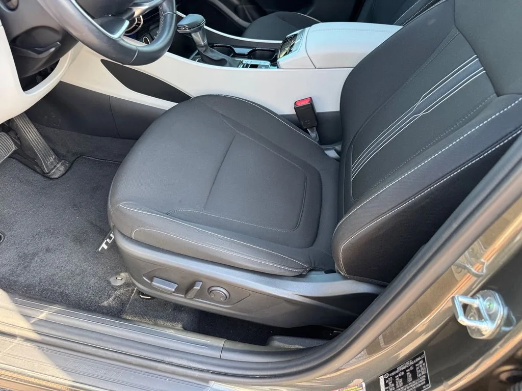 Used 2022 Gray Hyundai SEL image 8