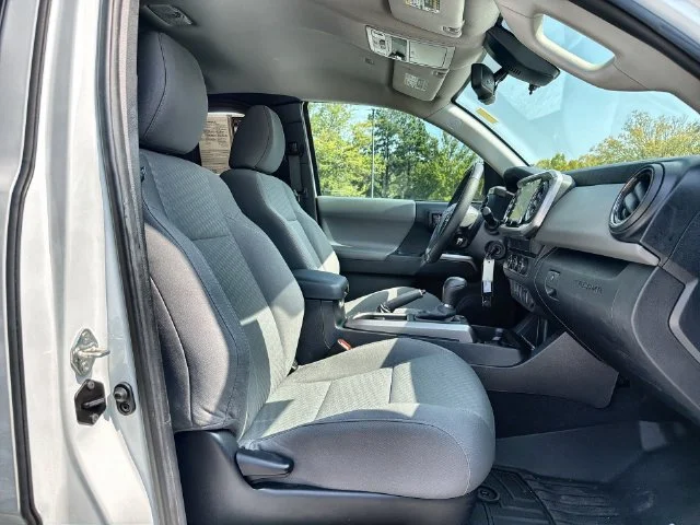 Used 2020 White Toyota SR5 image 25