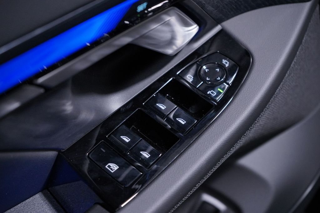 New 2027 Black Sapphire Metallic BMW eDrive40 image 17