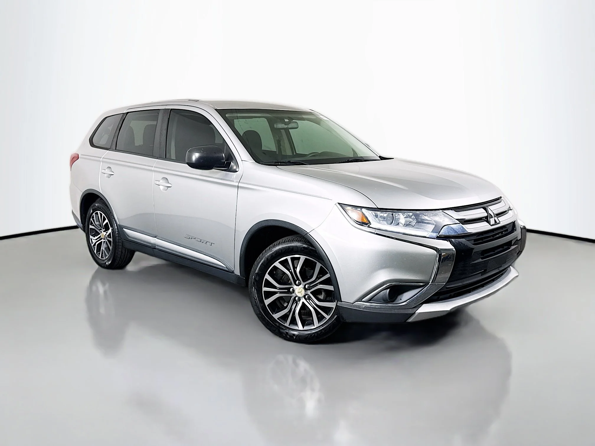 2018 Mitsubishi Outlander ES FWD's photo