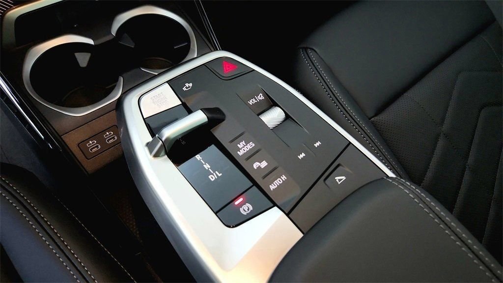 Used 2026 Cape York Green Metallic BMW xDrive28i image 24