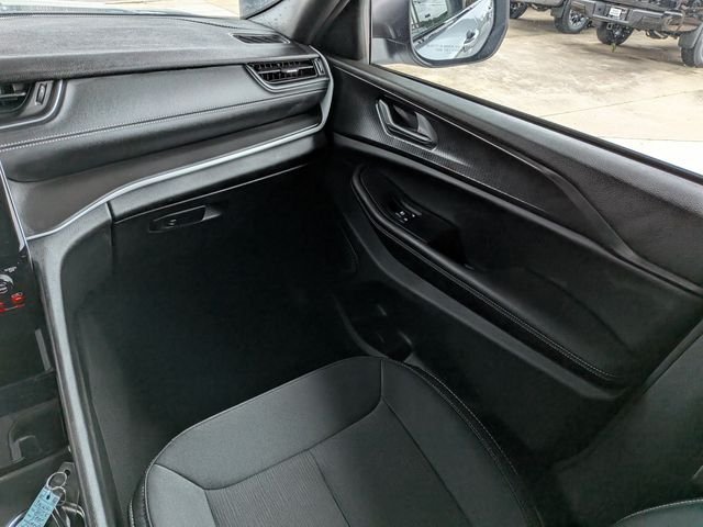 Used 2025 Silver Jeep Laredo X image 13