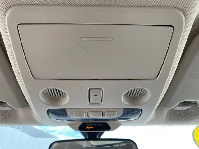 Used 2019 Red Ford SE image 18