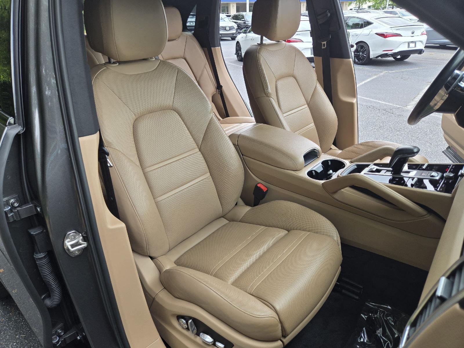 Used 2020  Porsche Base image 20