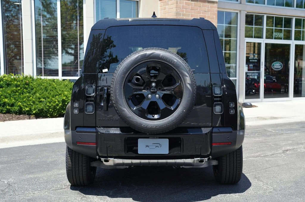 New 2026 Santorini Black Land Rover S image 5