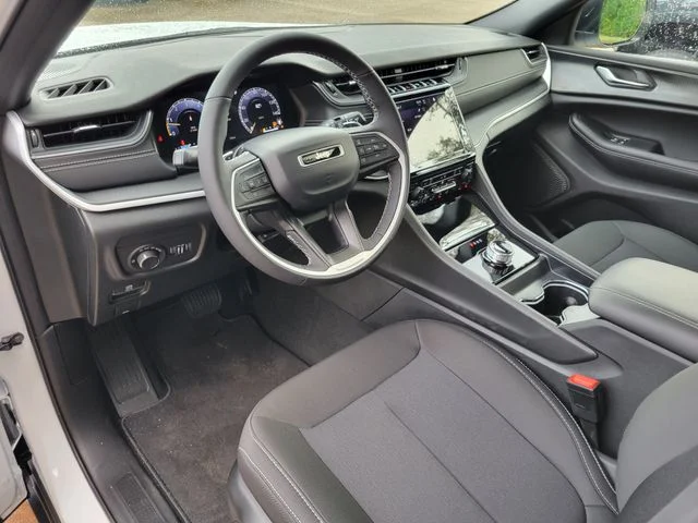 New 2026 Bright White Clear-Coat Exterior Paint Jeep Laredo X image 17