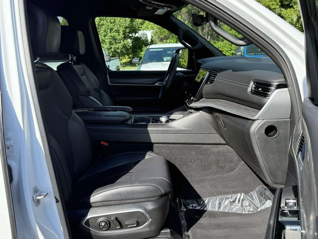 Used 2023 White Jeep Series III image 15