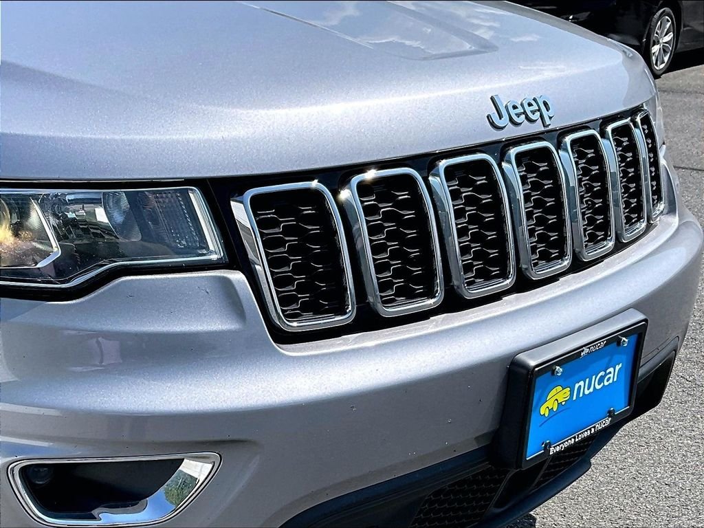 Used 2021 Billet Silver Metallic Clearcoat Jeep Laredo X image 28