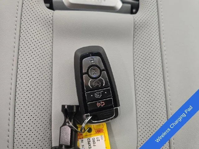 New 2027 Star White Metallic Tri-Coat Ford Platinum image 38