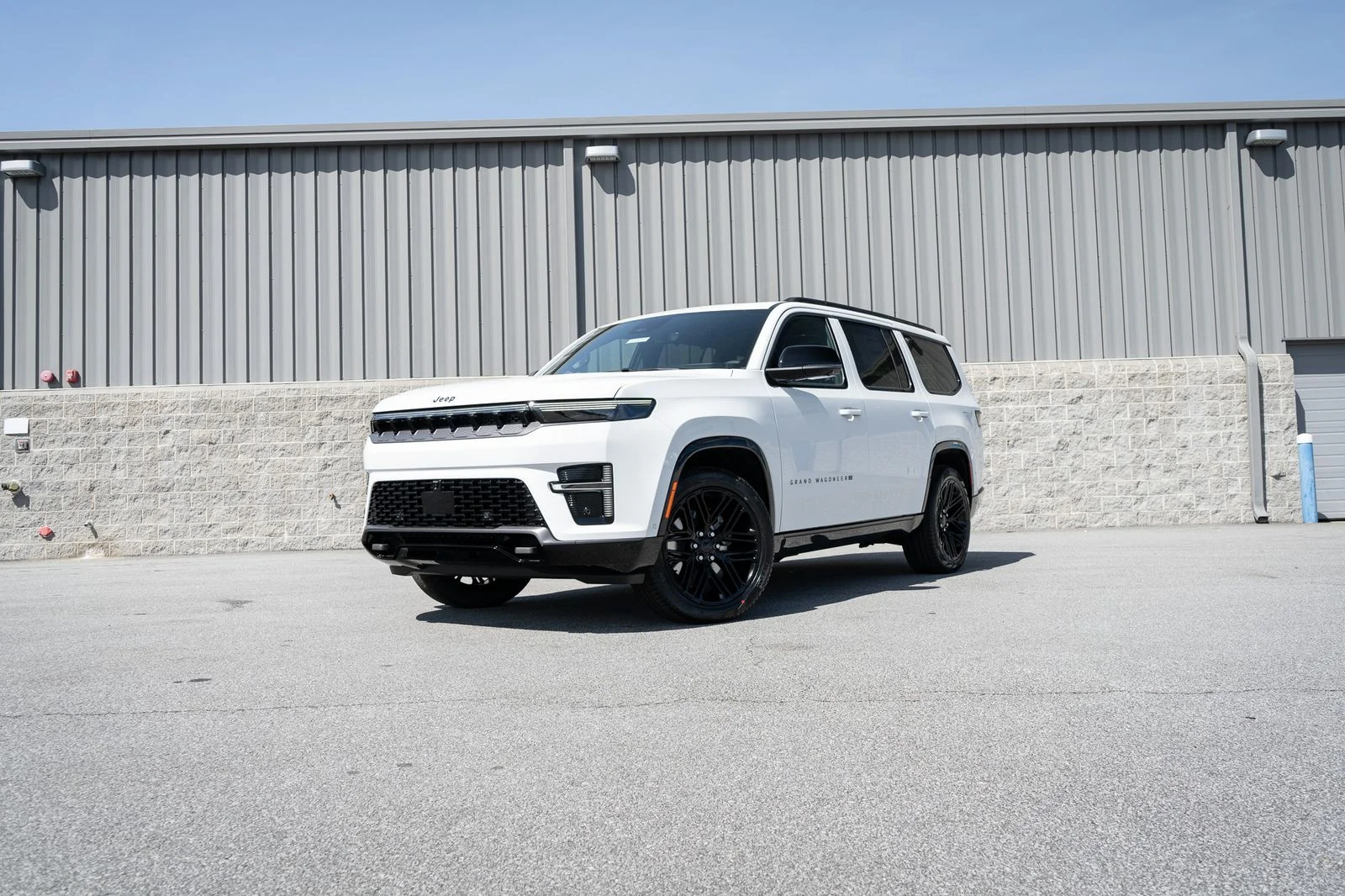 New 2026 Bright White Clear-Coat Exterior Paint Jeep Limited Reserve image 1