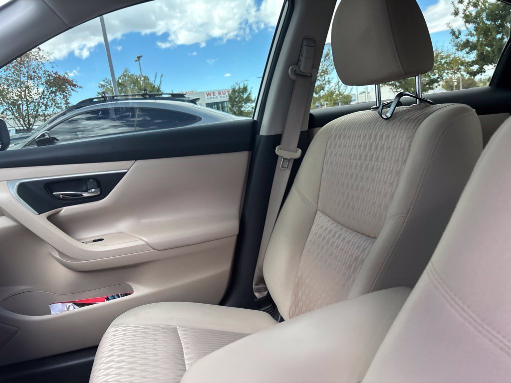 Used 2018 White Nissan 2.5 SV image 29