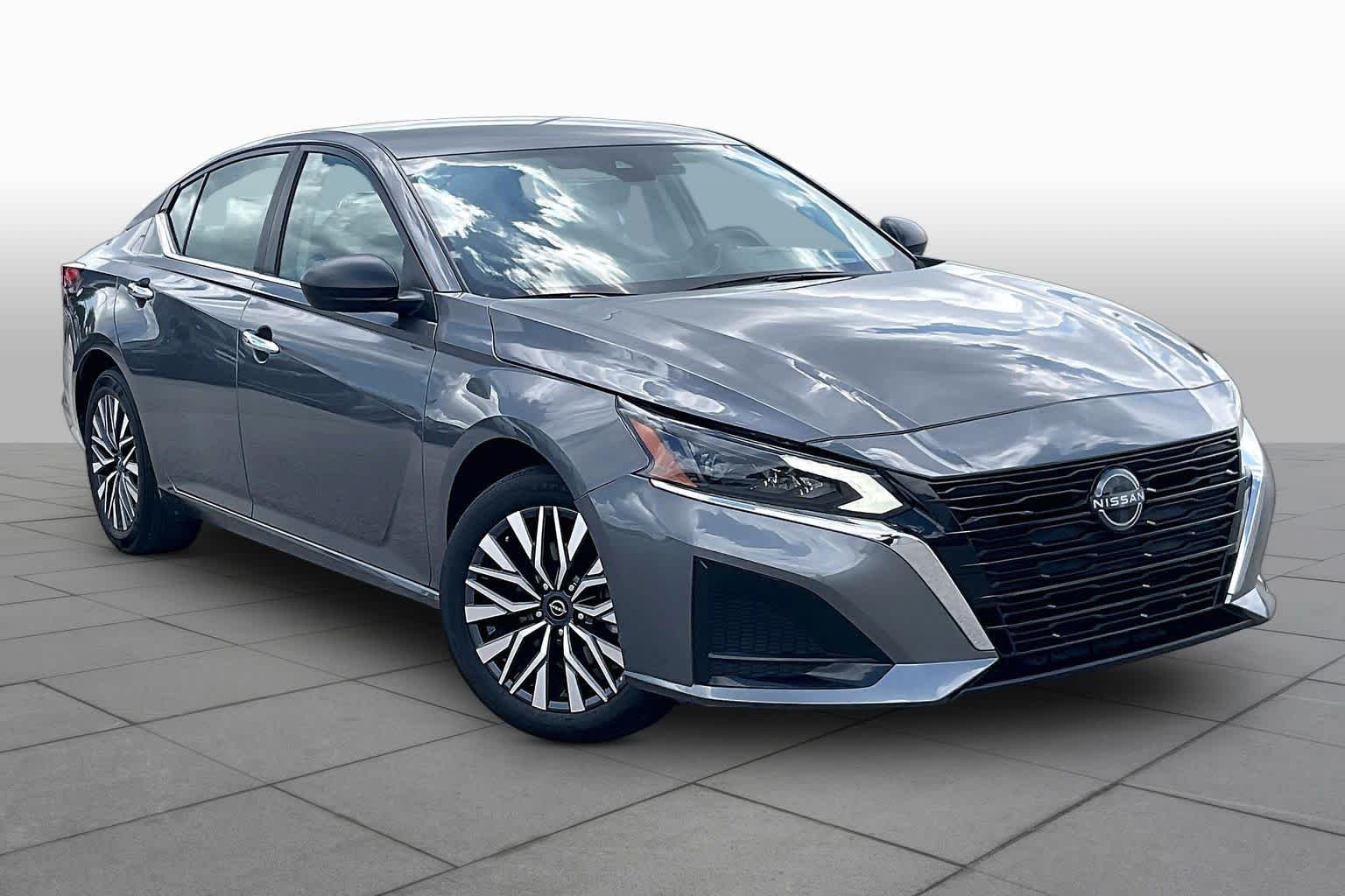 Used 2025 Gun Metallic Nissan SV image 3