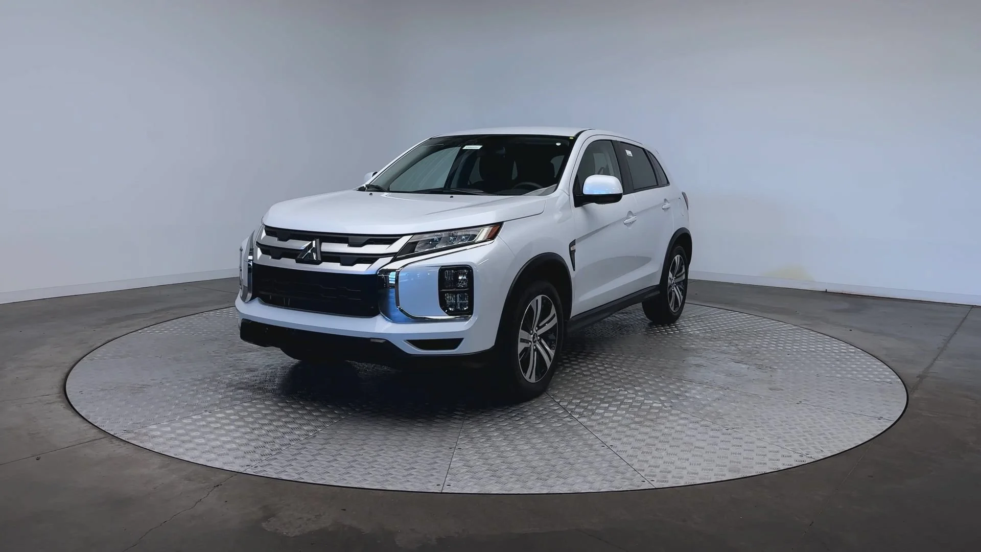 New 2026 White Diamond Mitsubishi ES image 4
