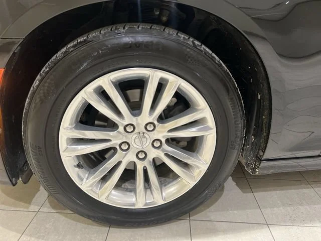 2019 Chrysler 300 Touring - Photo 28