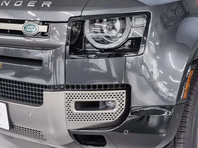 Used 2025 Carpathian Grey Premium Metallic Land Rover X-Dynamic SE image 12