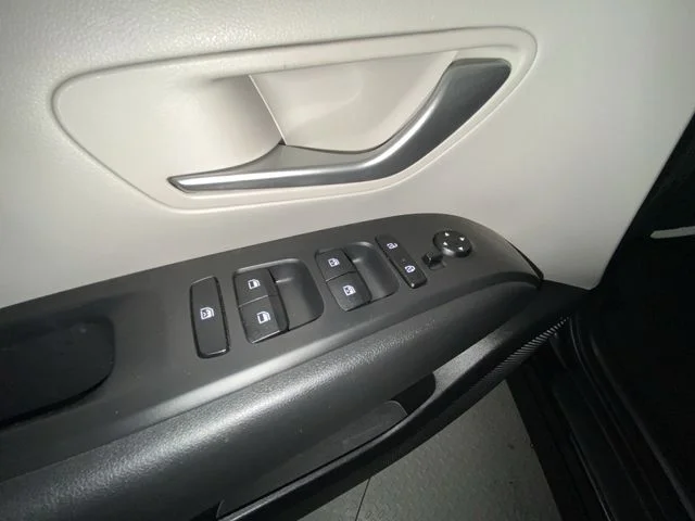 Used 2024 Black Hyundai SEL image 13