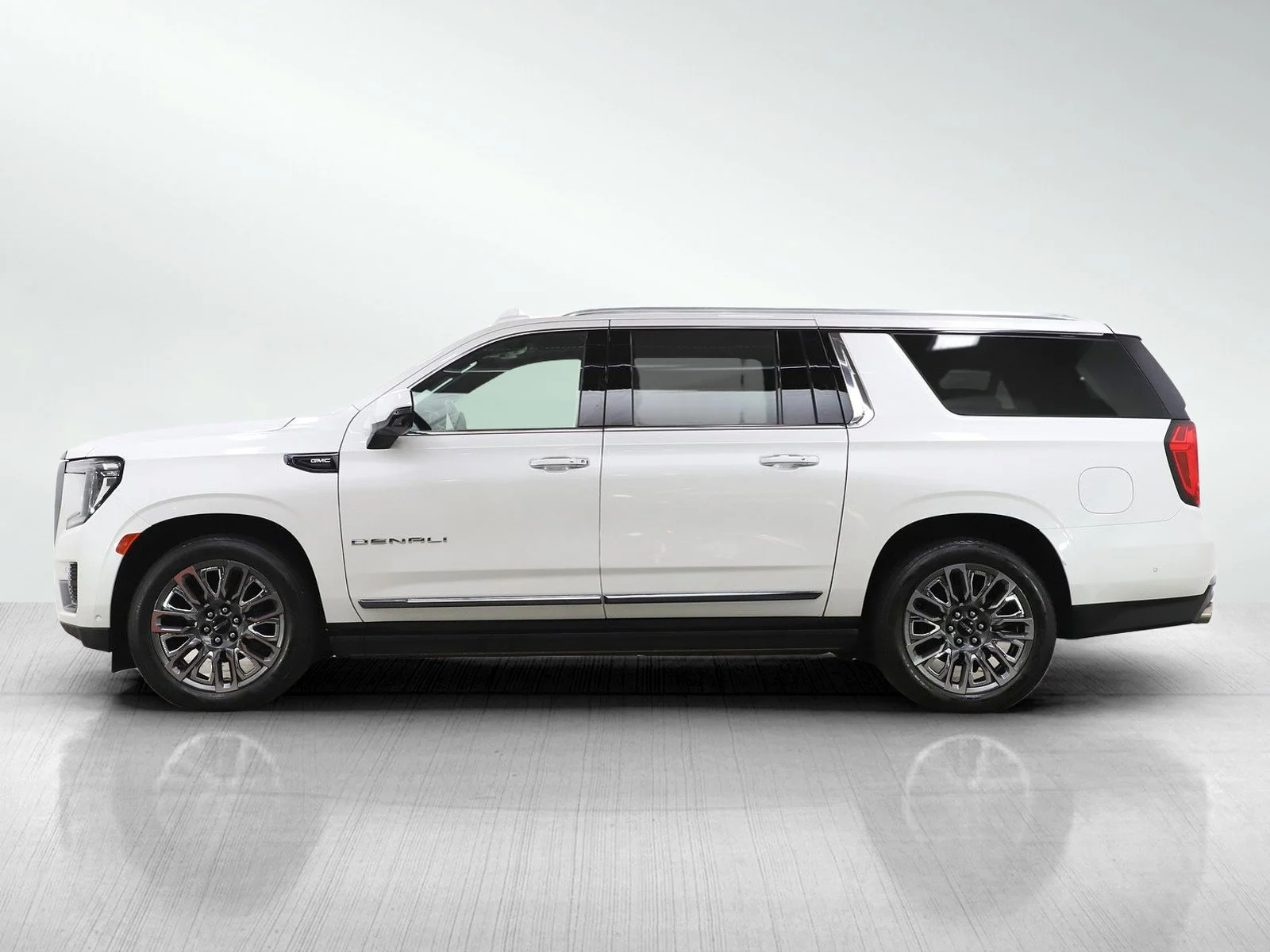 Used 2023 GMC Yukon XL Denali Ultimate with VIN 1GKS2KKL6PR170279 for sale in Wayzata, Minnesota