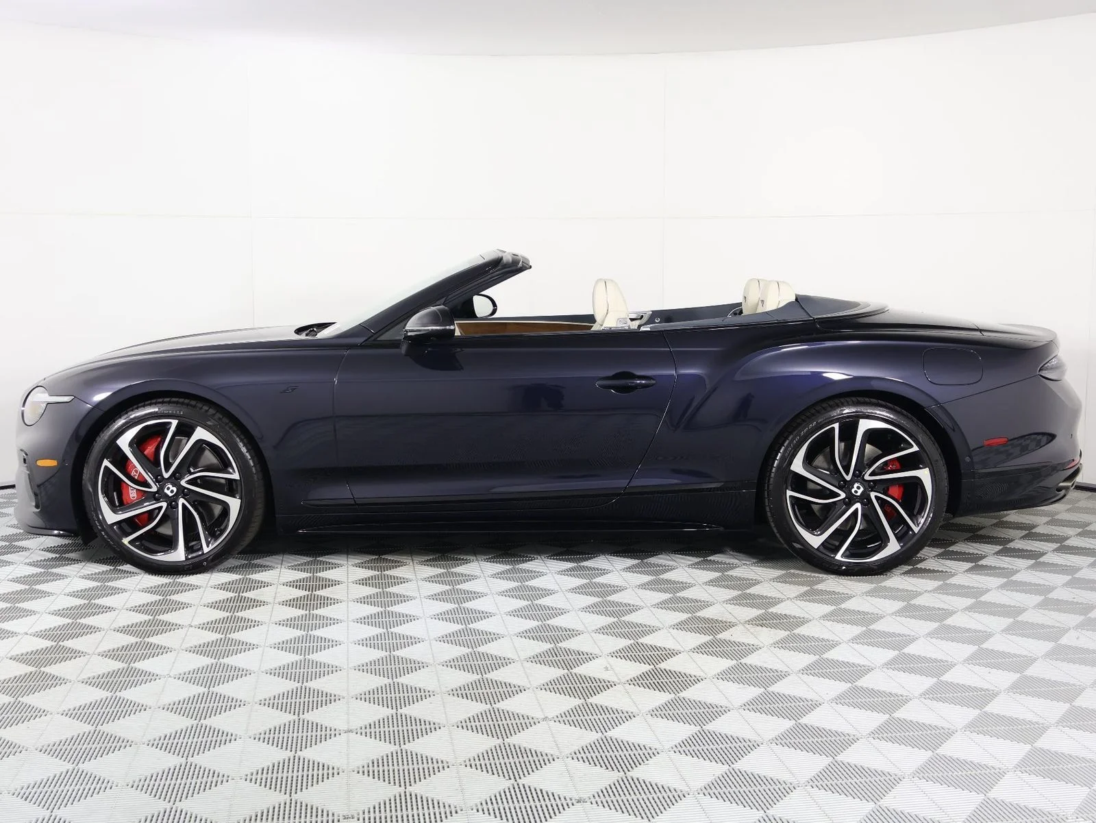 New 2026 Dark Sapphire Bentley GTC S image 5