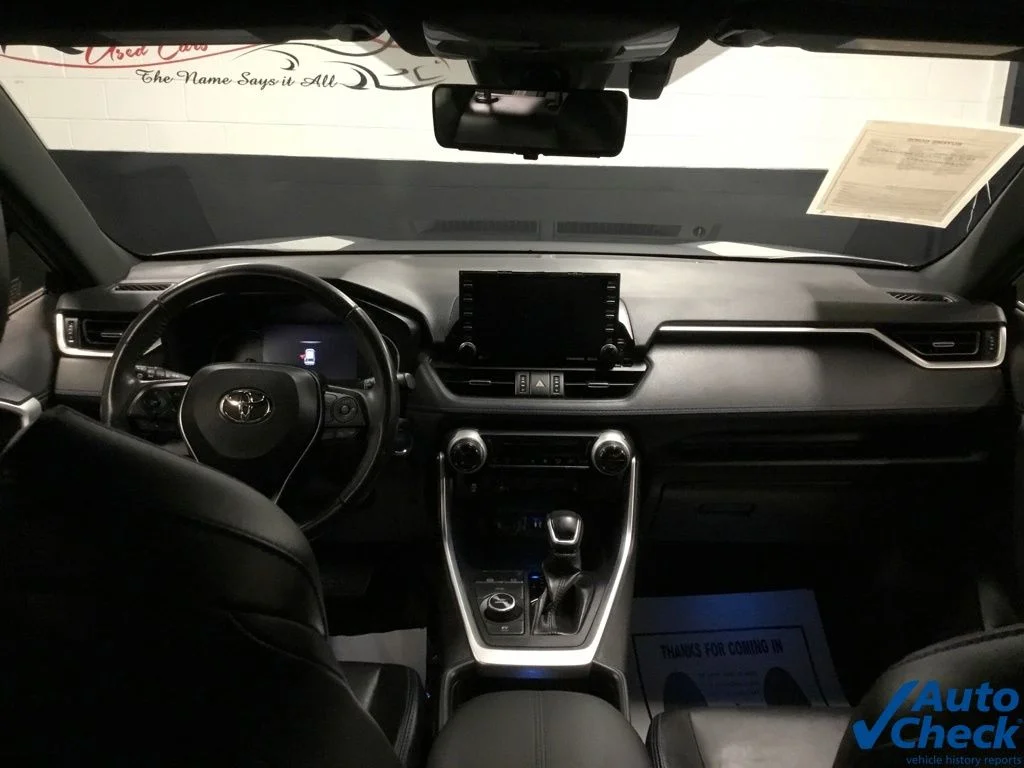 Used 2019 Silver Toyota XSE image 28